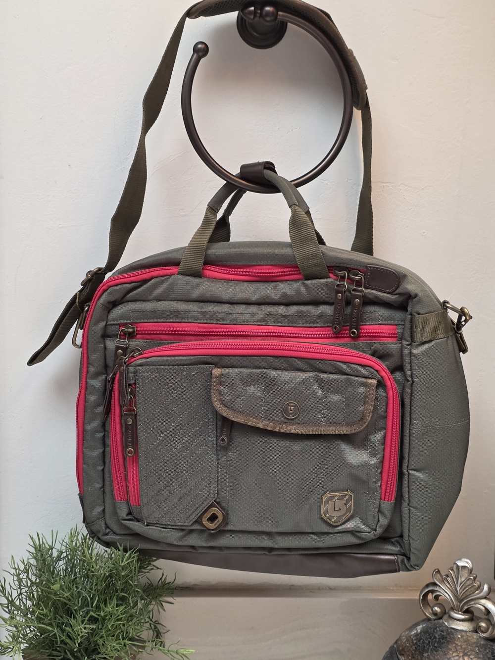 Vintage Burton  Demand Messenger  Laptop Evergreen Canvas Bag, Brass Logos, Y2k